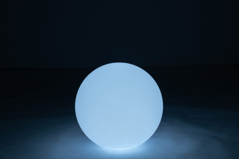 lampe-de-table-spherique-blanche-ronde-jolipa-abbey-20274-4